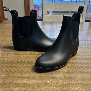 Storm by Cougar ankle rain boots size 7